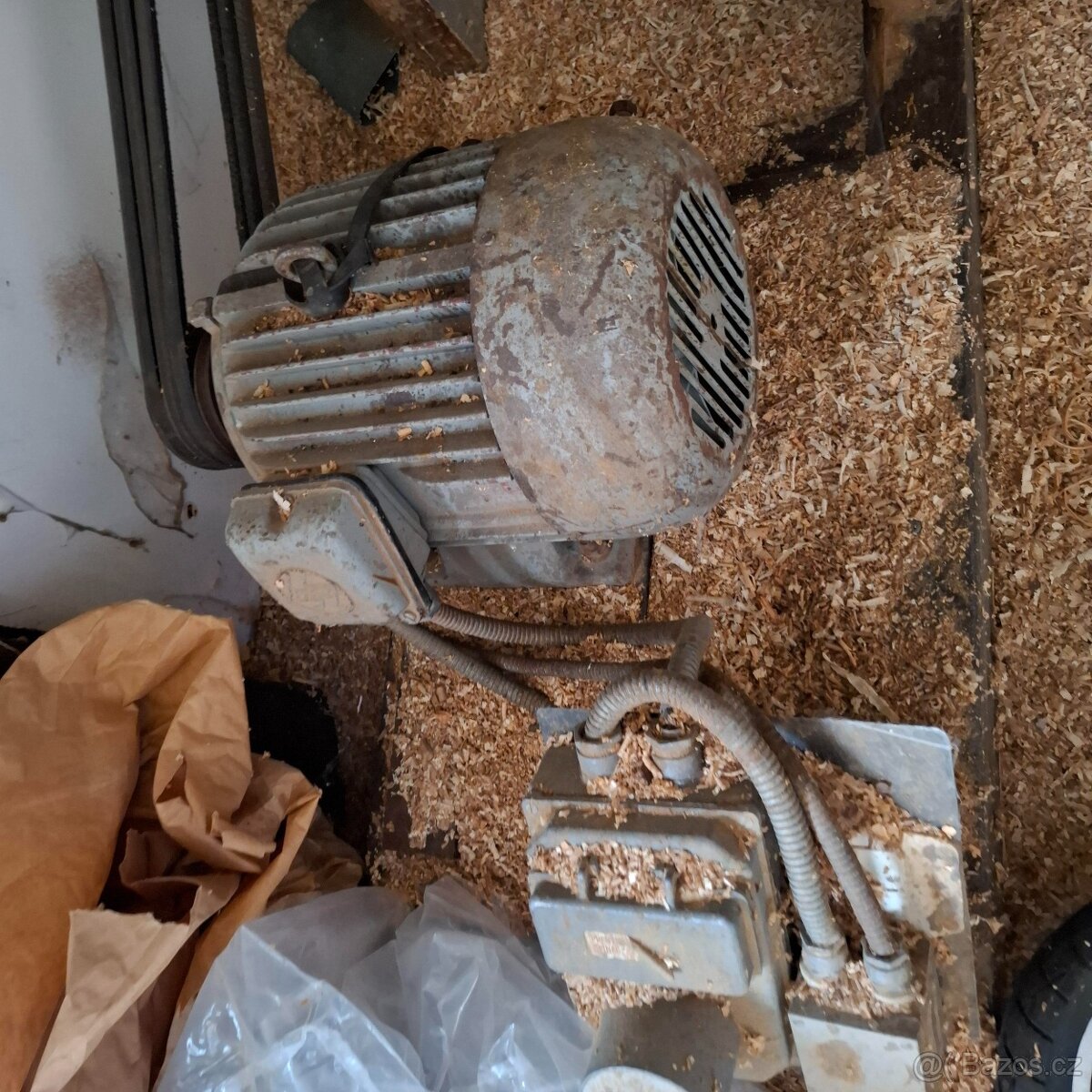 Prodám hoblovku/protahovačku s pilou,šířka 40 cm