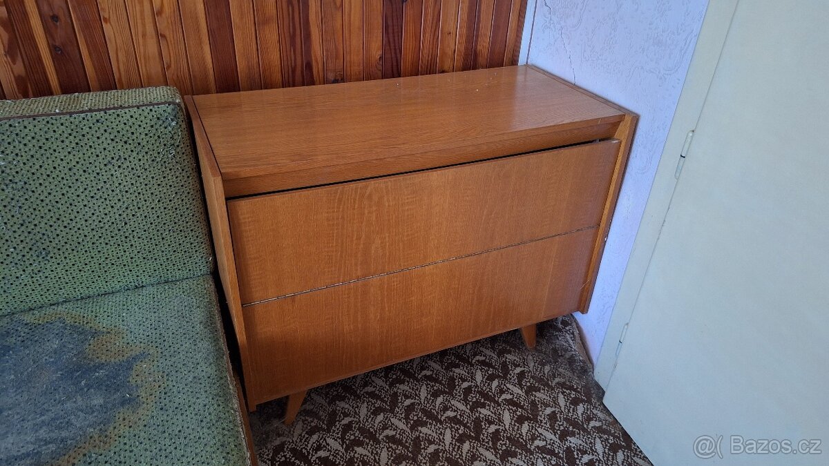 Zachovalé dýhované retro sektorové peřináče
