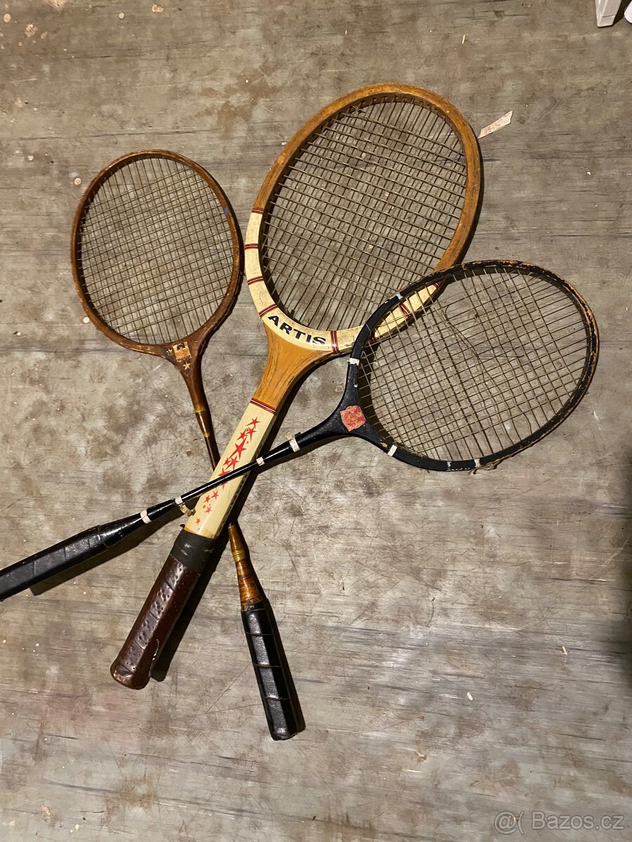 Retro set raket - 2x badmintonová a 1x tenisová