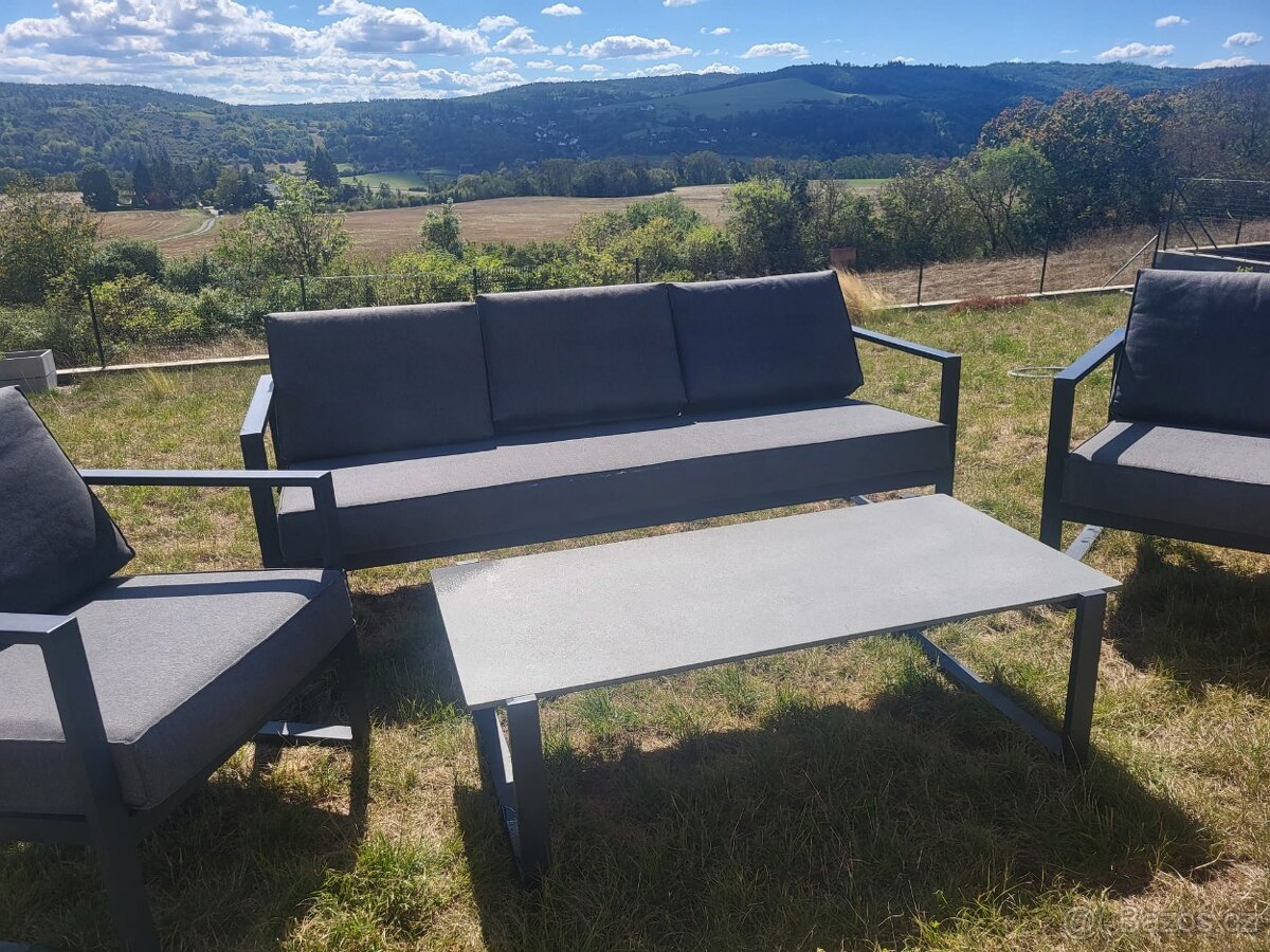 Zahradní sestava VONGE 5 osob černá