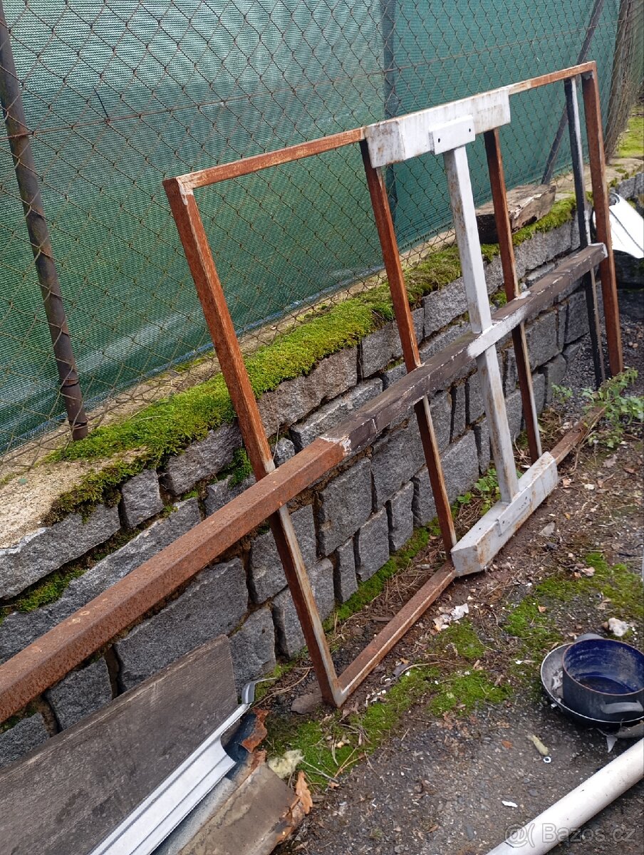 Základ na přívěsný vozík