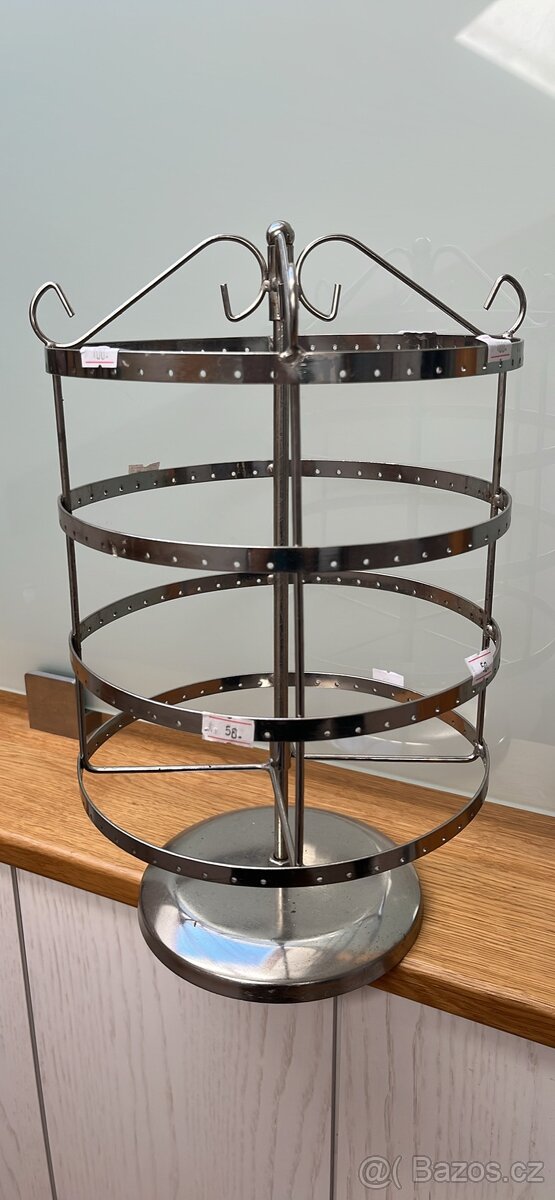 Stojan na náušnice