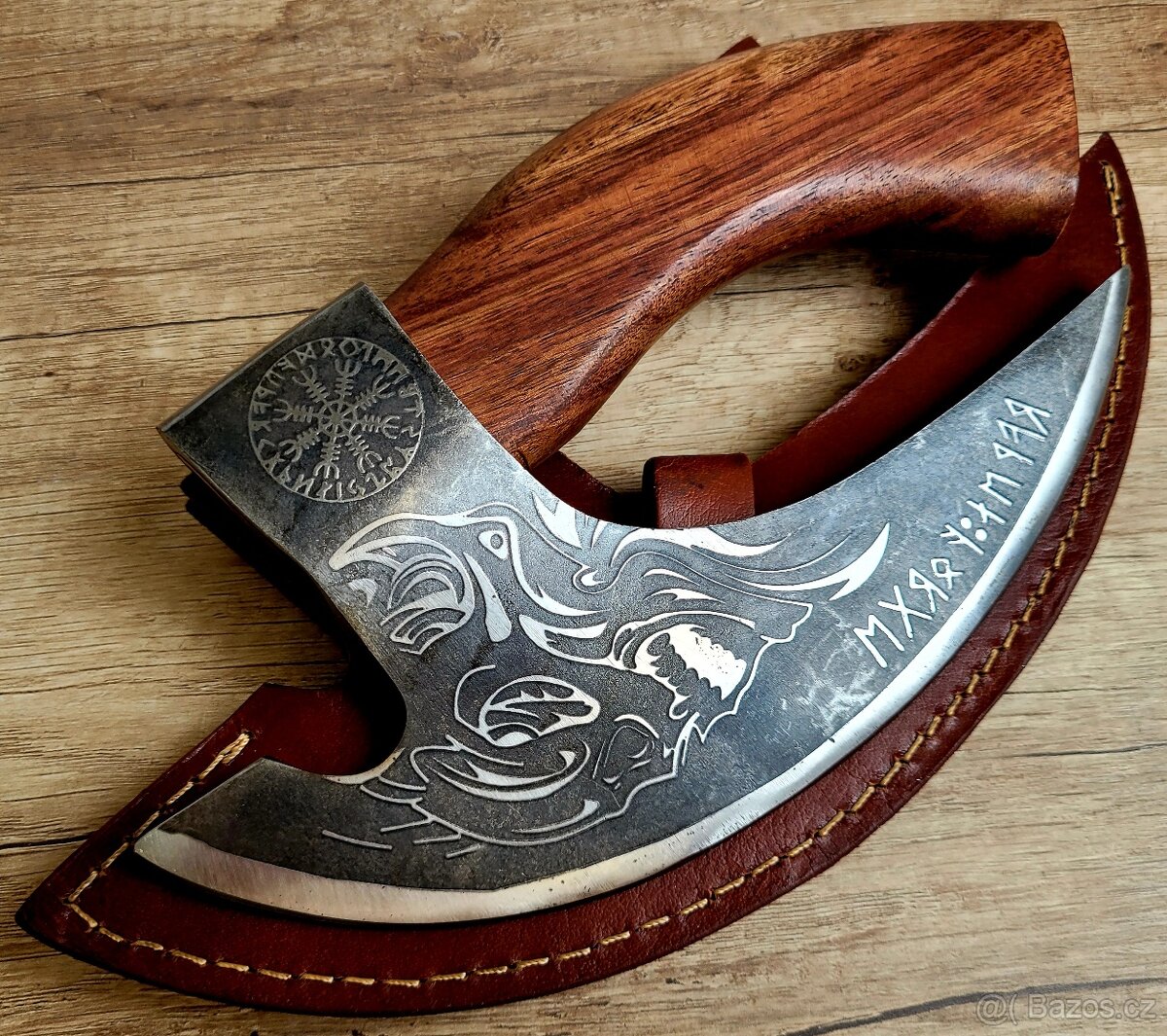 ručně kovaná Vikingská sekera SKULL s koženým pouzdrem