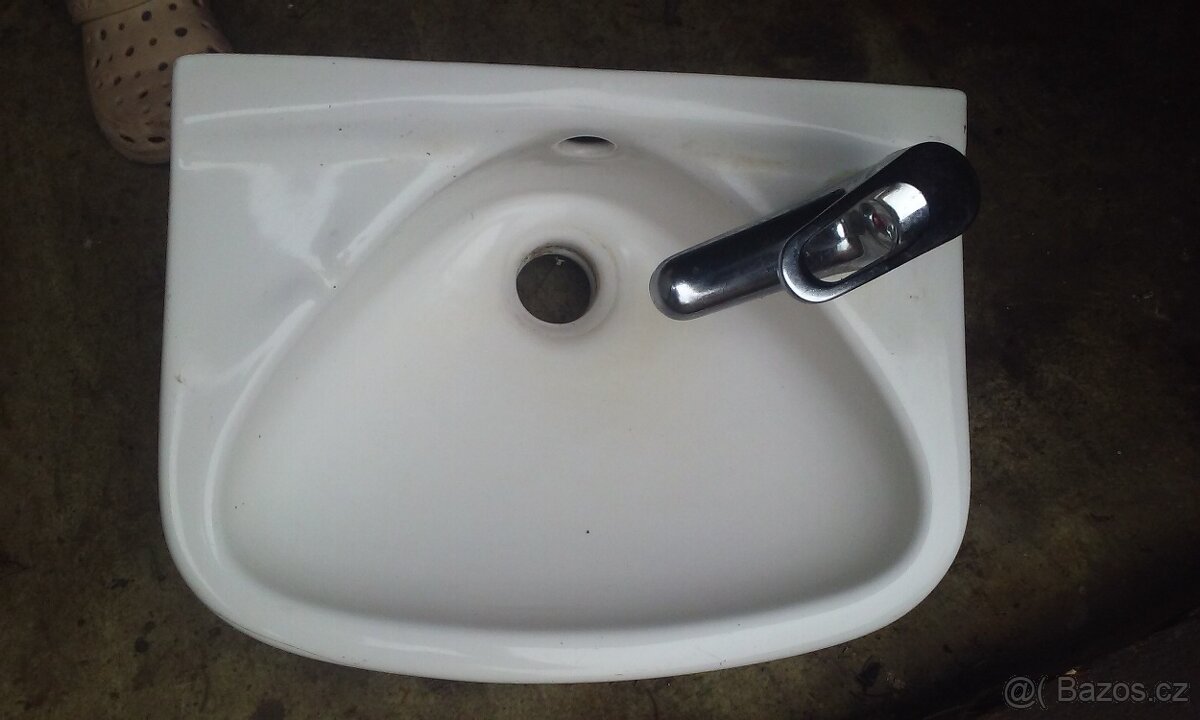 WC umyvadlo včetně baterie
