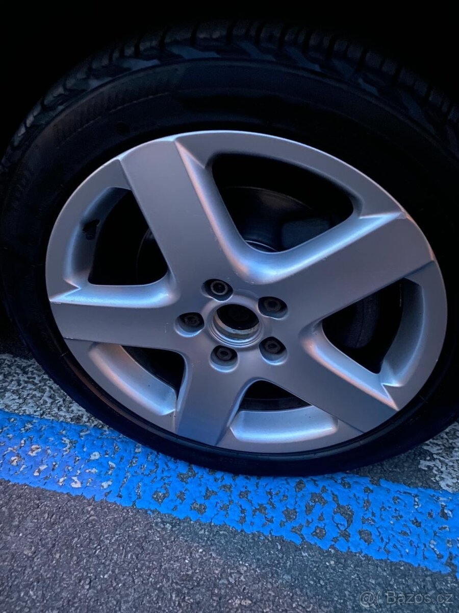 225/45 R17 Volkswagen Sharan, obuté ALU kola