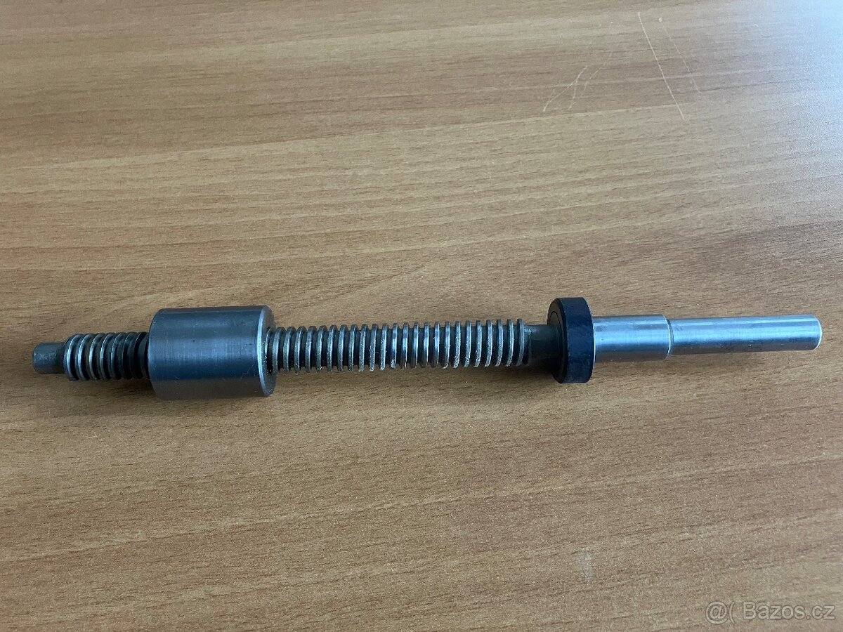 TOS S28/S32 - nový šroub koníku