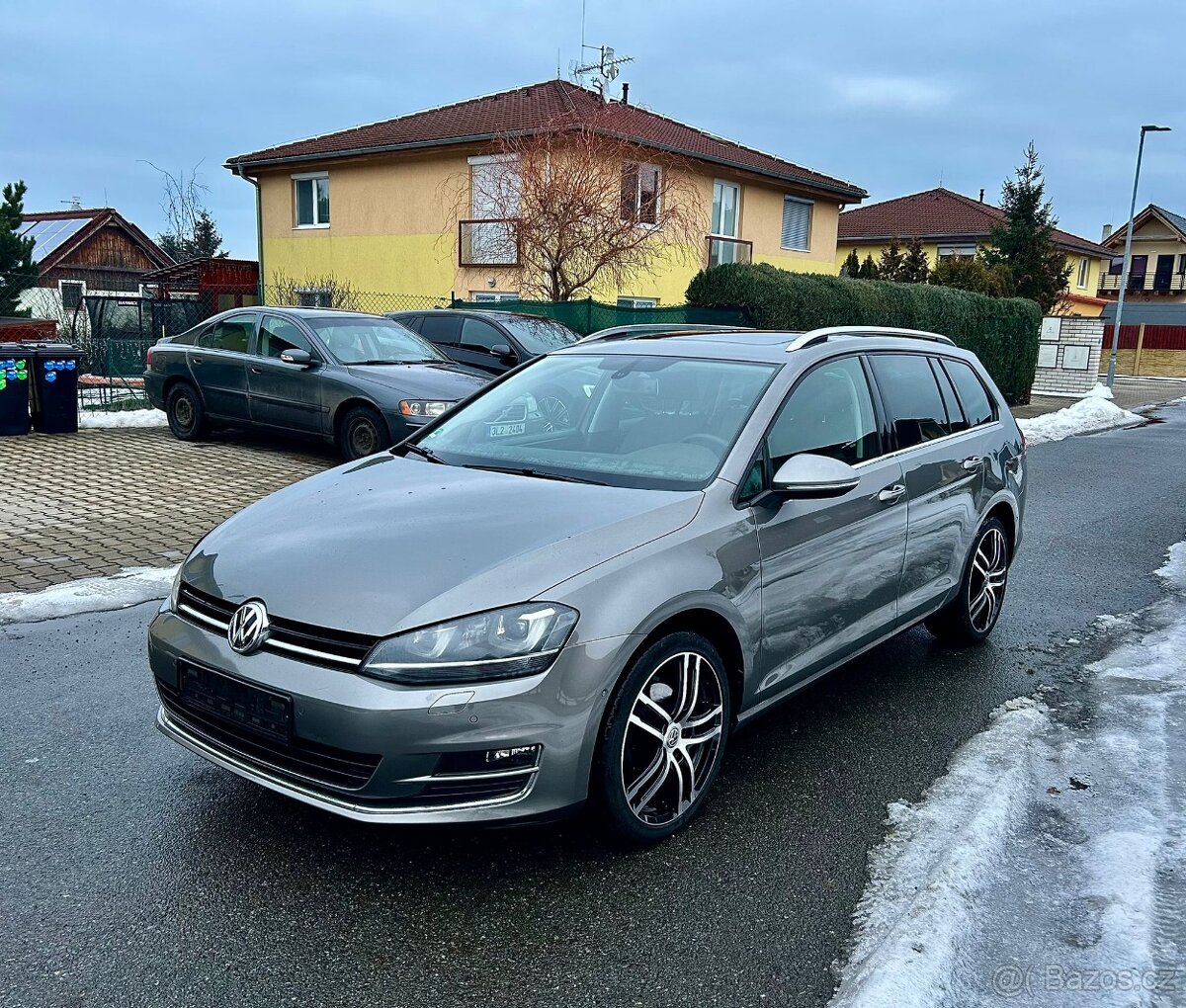 Volkswagen Golf VII kombi Highline