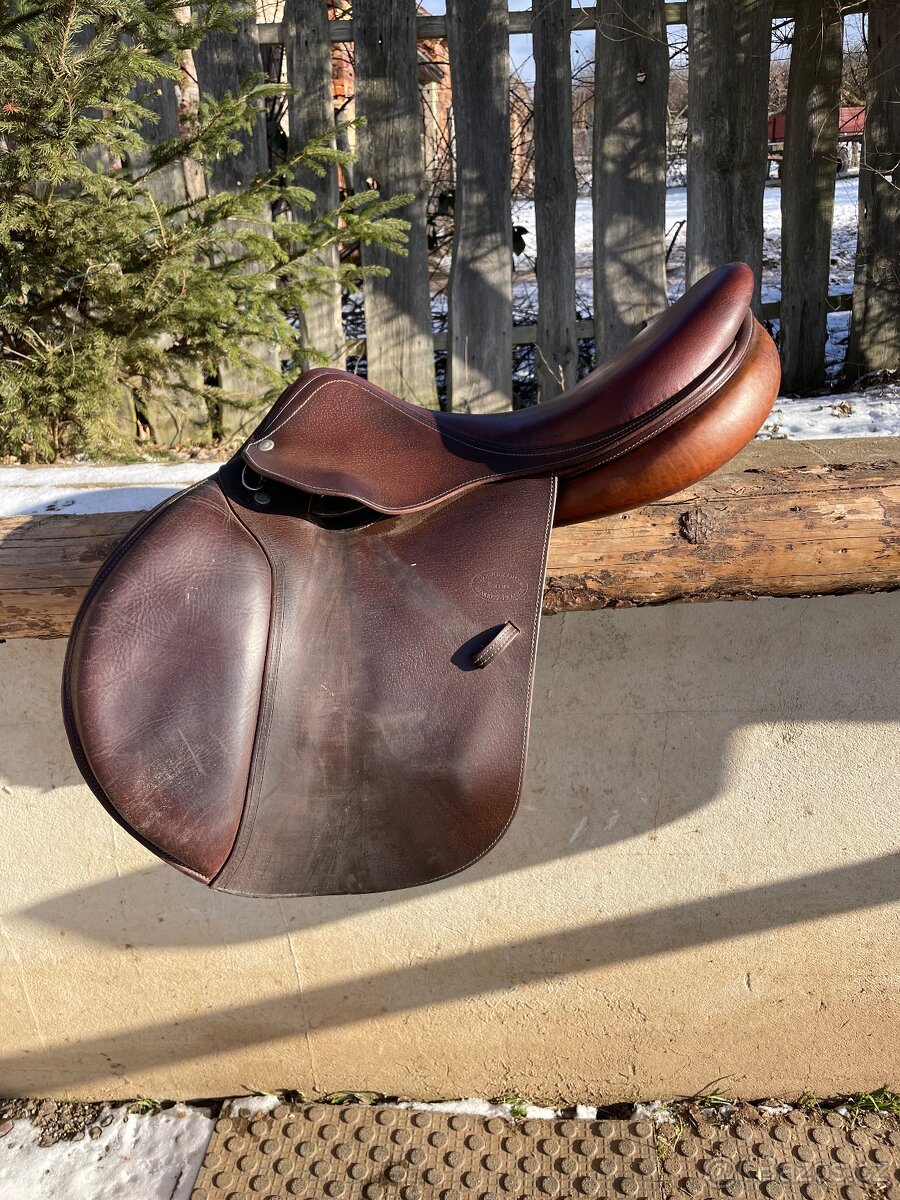 Devoucoux skokove sedlo