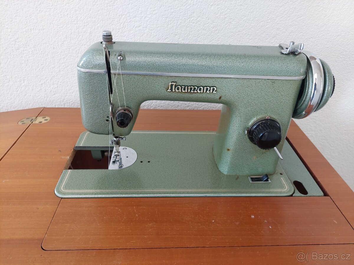 Šicí stroj Naumann