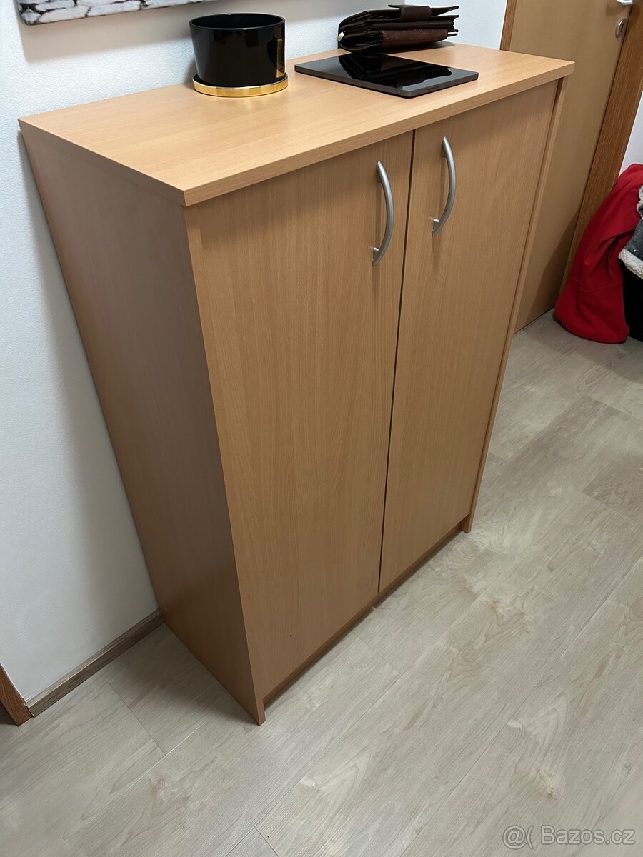 Skříň na chodbu