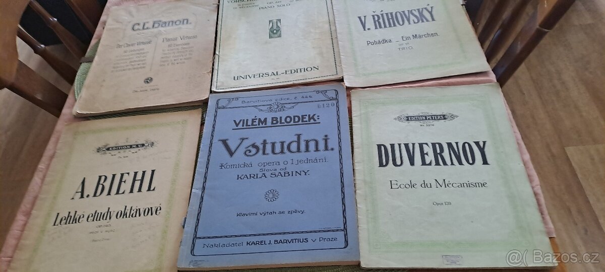 staré notové sešity
