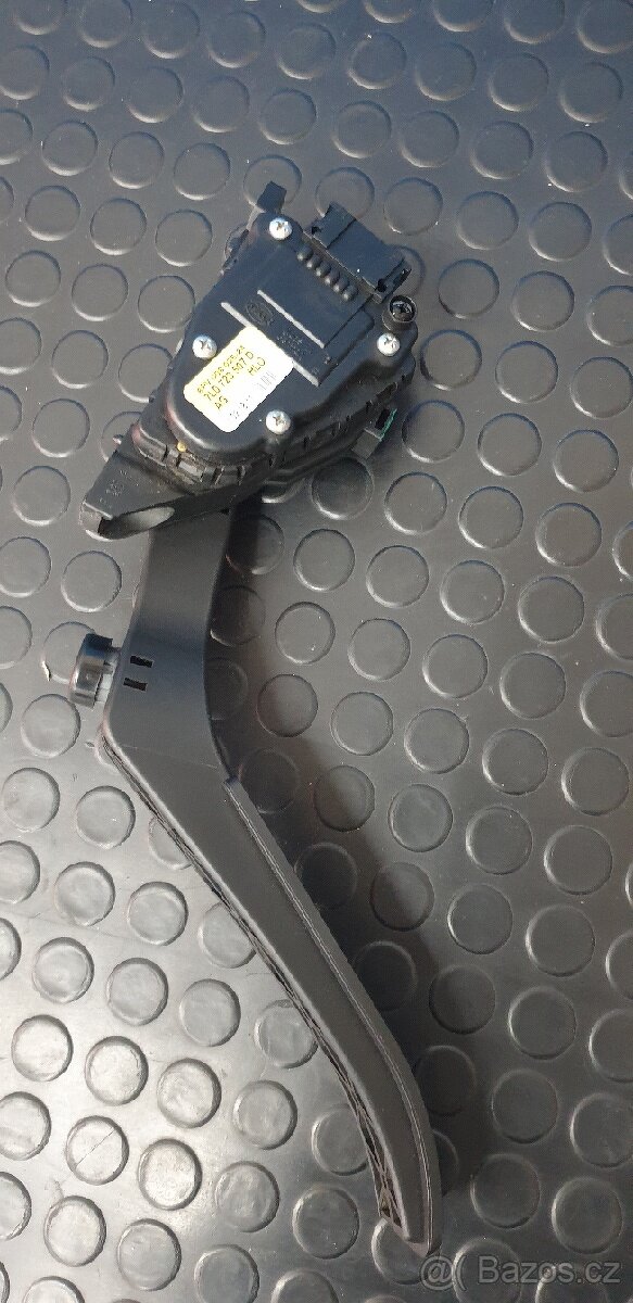 Plynovy pedal Audi Q7 4.2 nebo VW Touareg