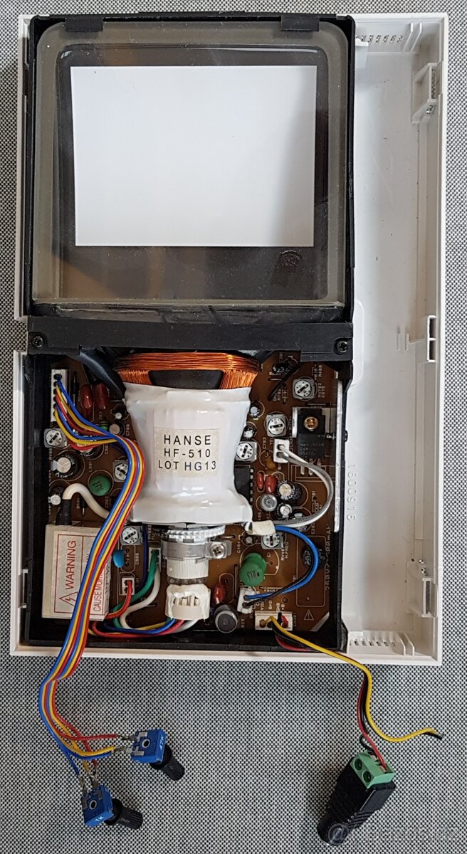 Plochý vakuový TV monitor