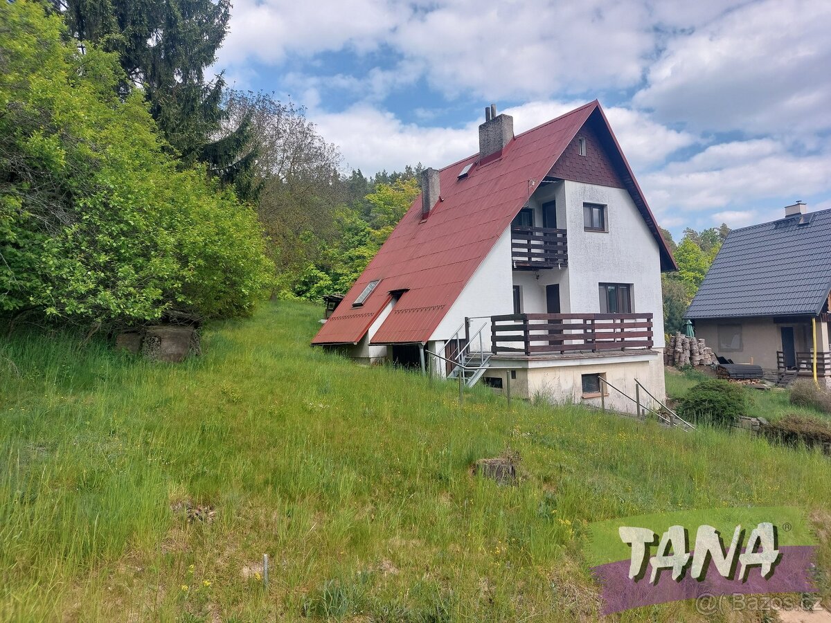 Větší zděná chata, klidné místo u lesa, Sychrov, Radostín