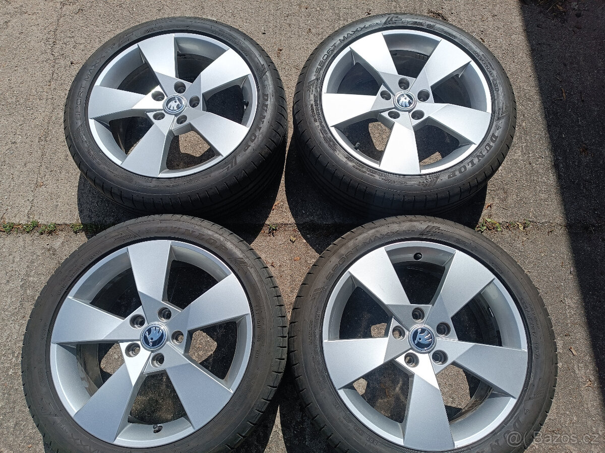 Octavia III - alu 7x17 et49 + zánovní letní Dunlop 225/45/17