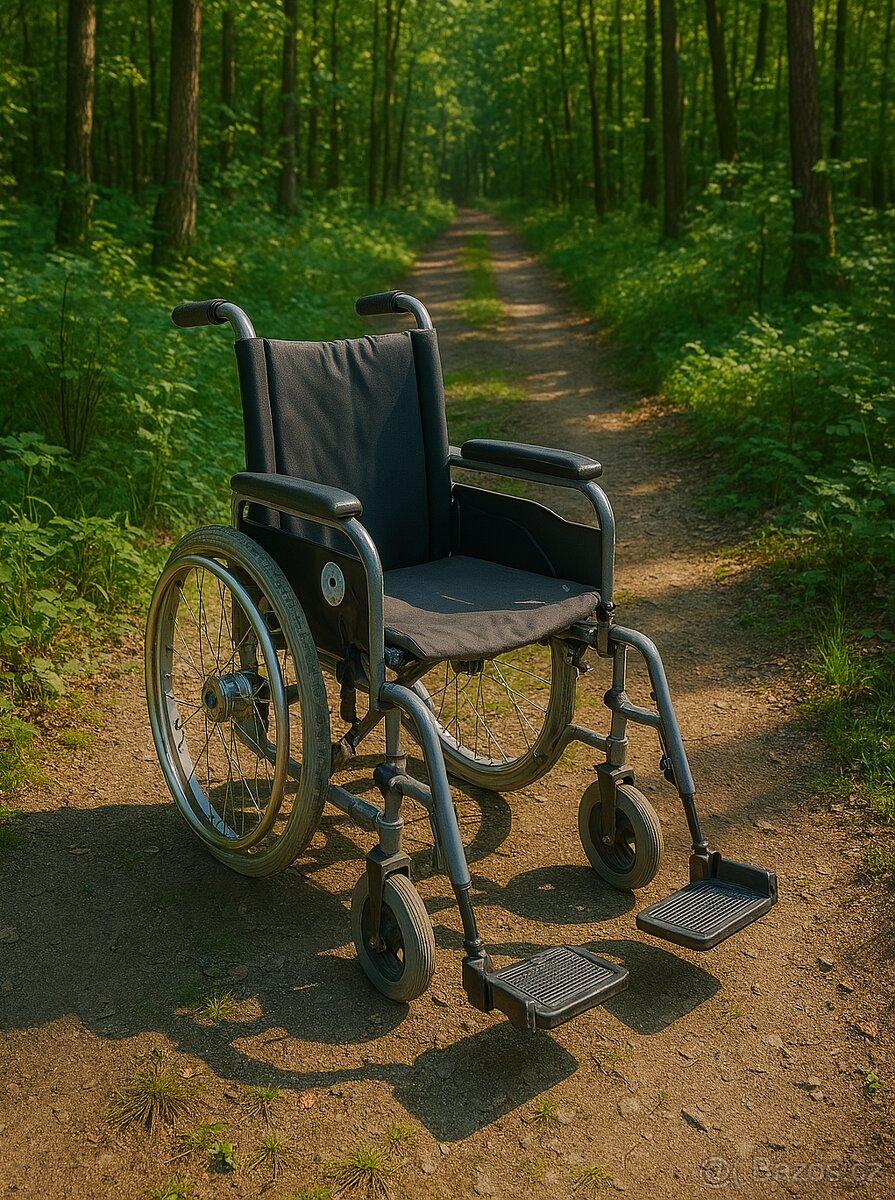 Invalidní vozík Meyra skládací šedivá barva