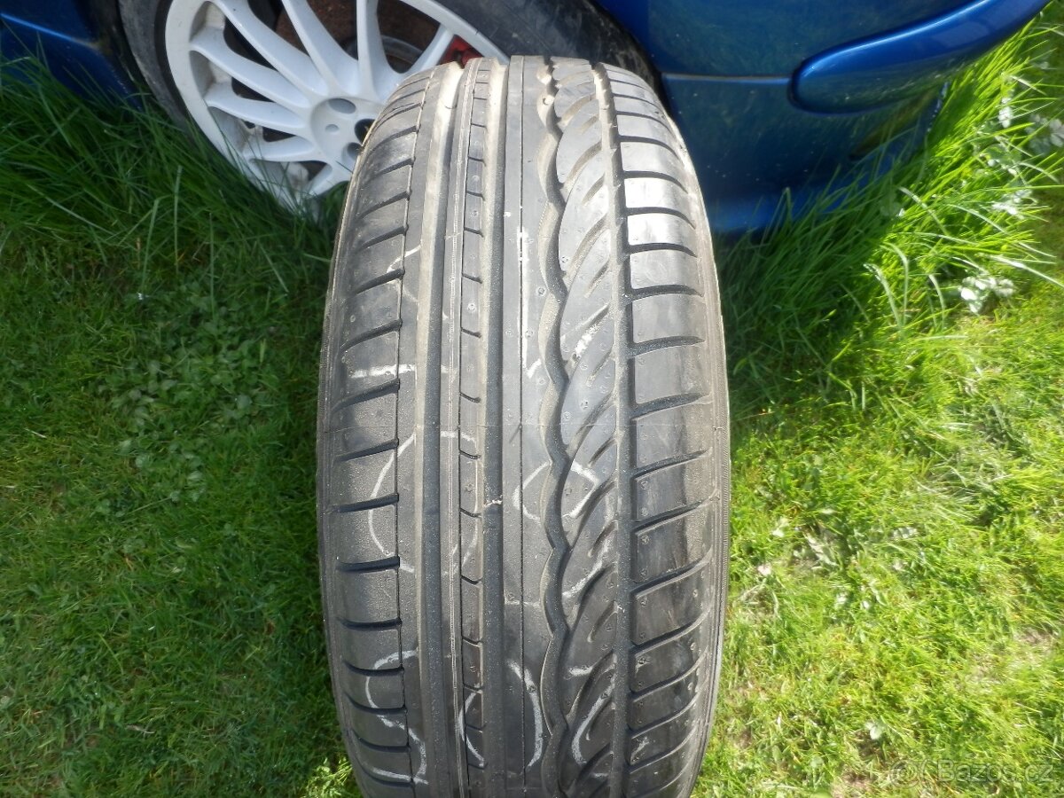 pneu 205/60 R15 dunlop sp sport