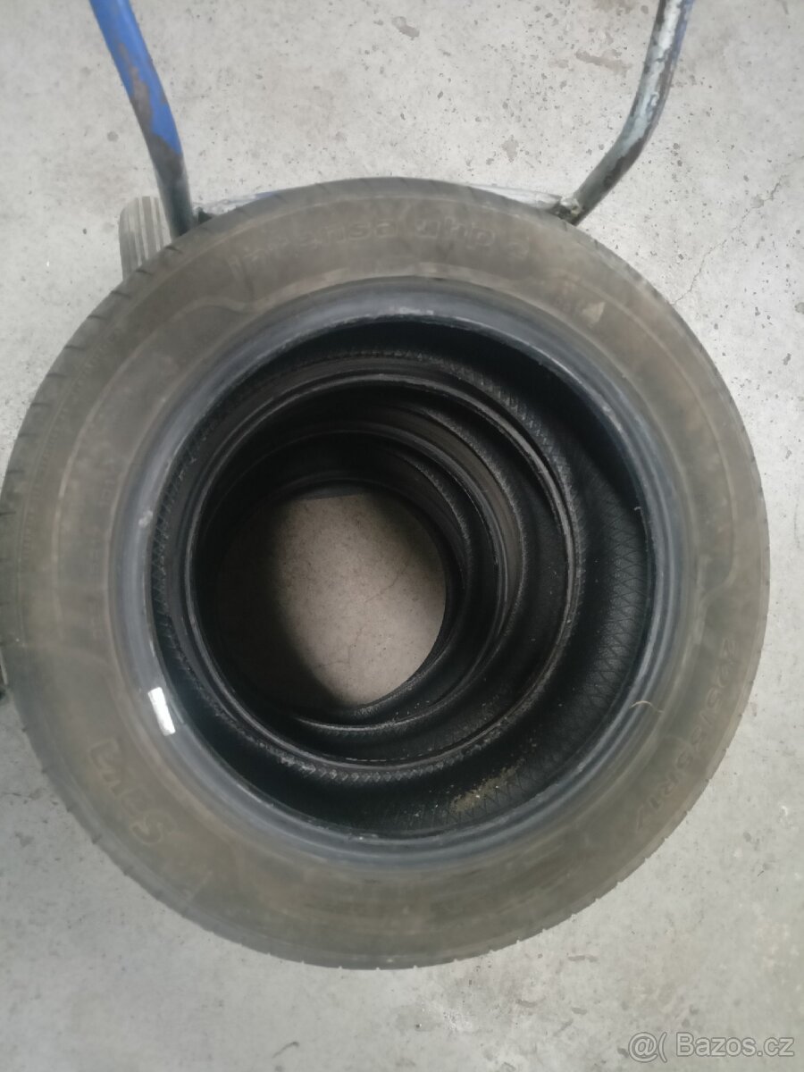 Prodám letní pneu 225/55 R17 Sava