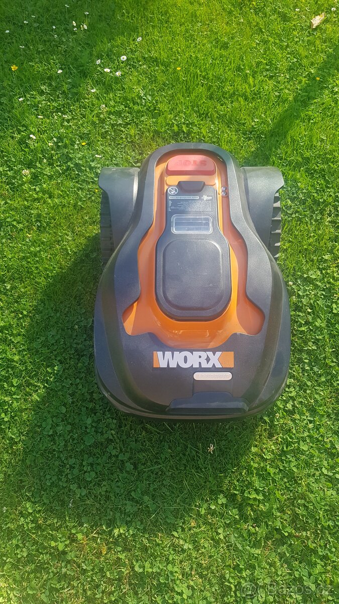 Maketa robotické sekačky WORX