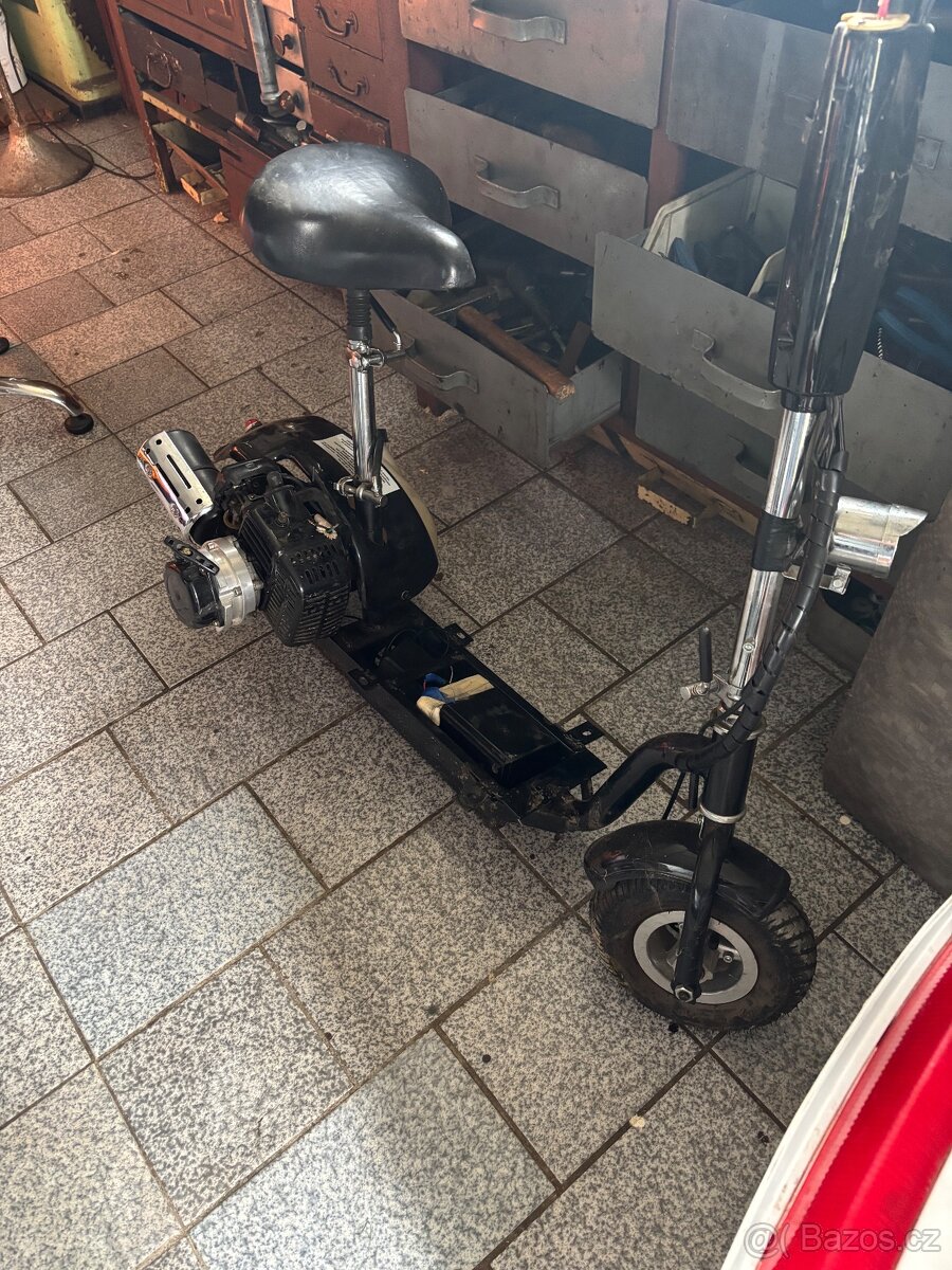 Motorová koloběžka