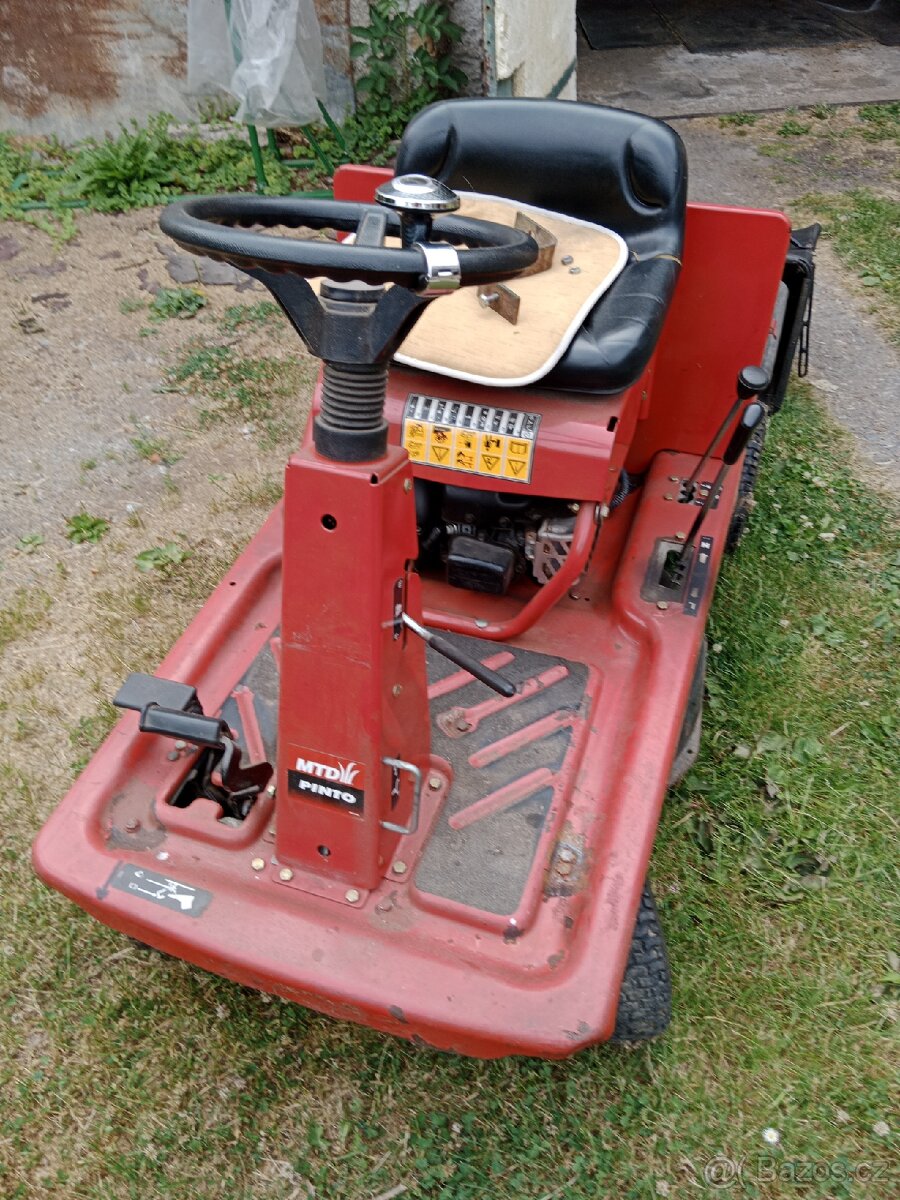 Zahradní traktor MTD Pinto nové řemeny.