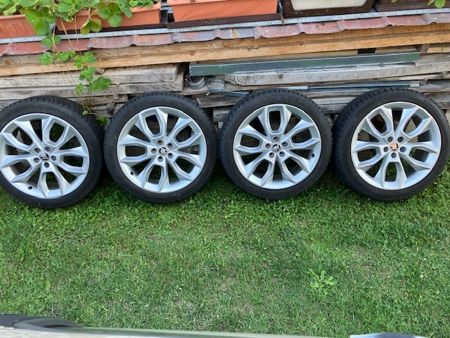 Prodám sadu ALU zimních kol 215/45 R18 Crater