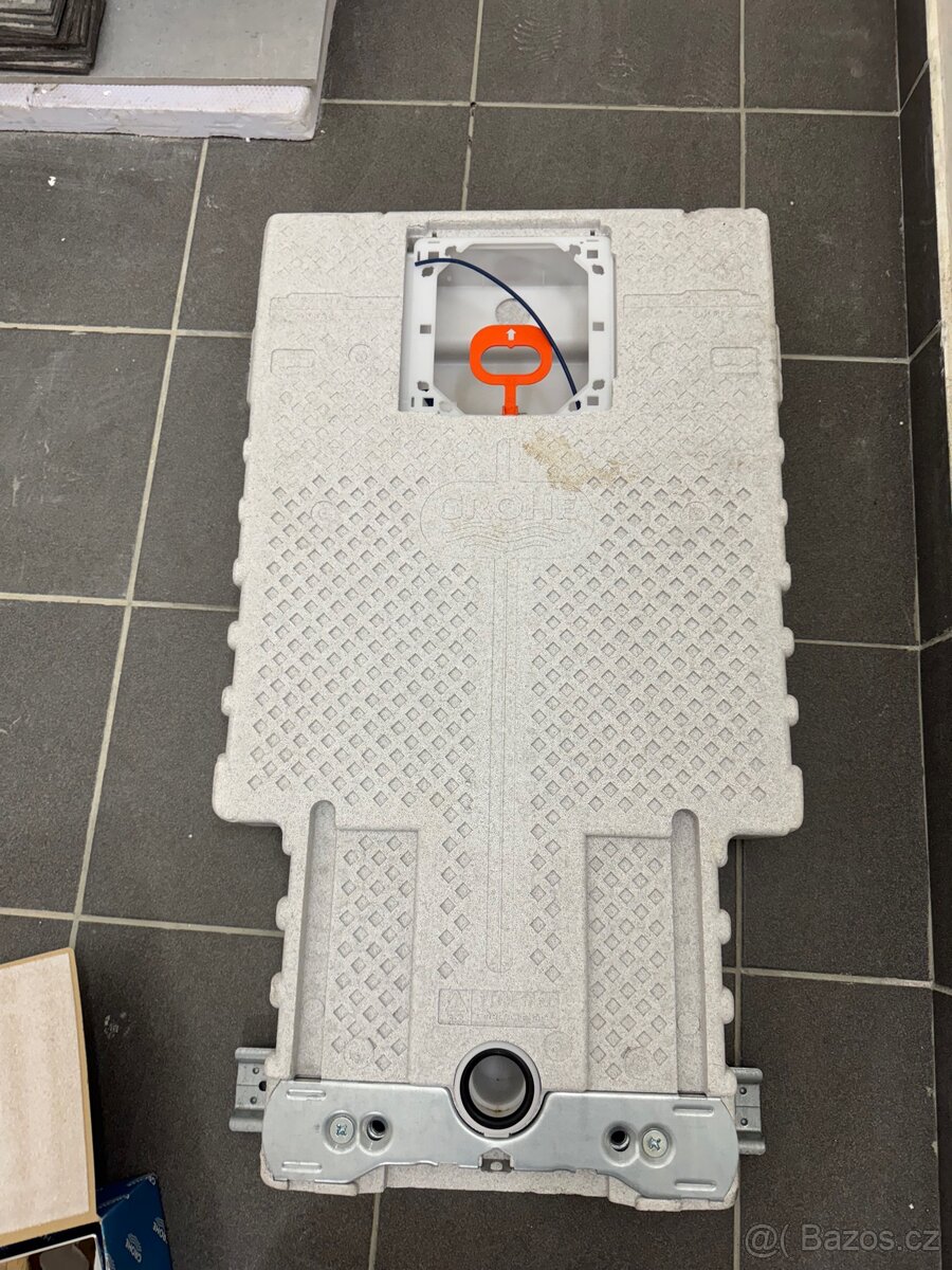 Grohe solido nádržka na zazdění včetně tlačítka