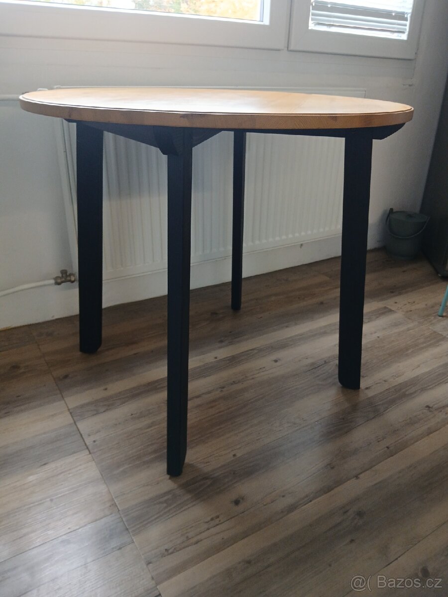 Kulatý stůl Ikea