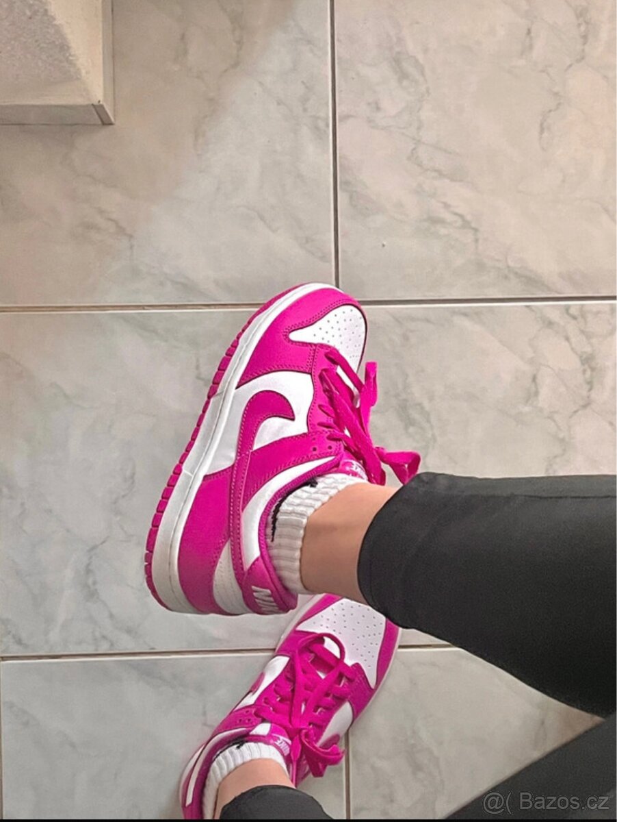 Nike dunk low fuchsia