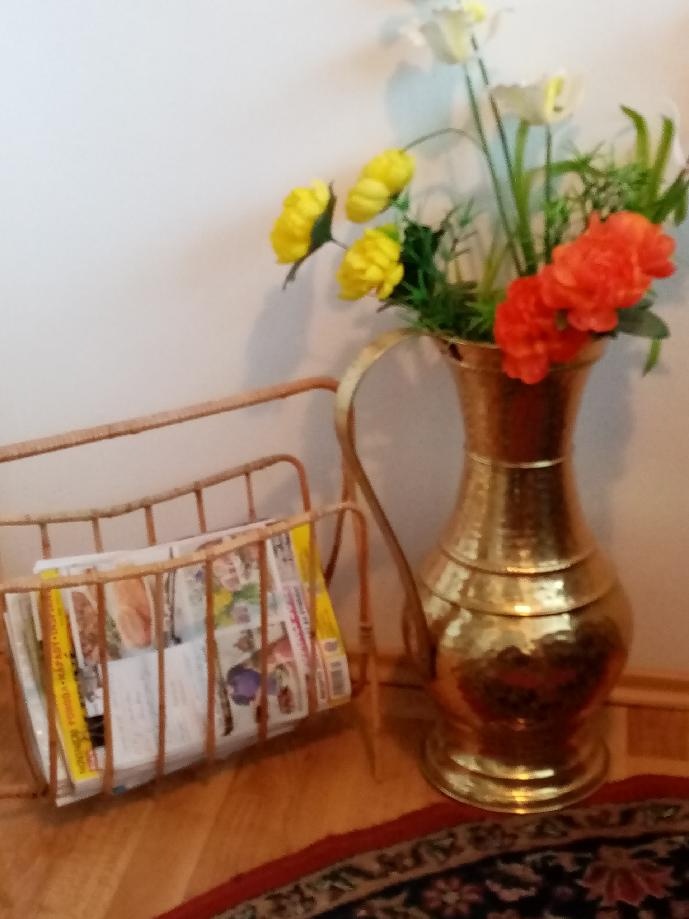 RUČNĚ TEPANÝ DŽBÁN + věšák