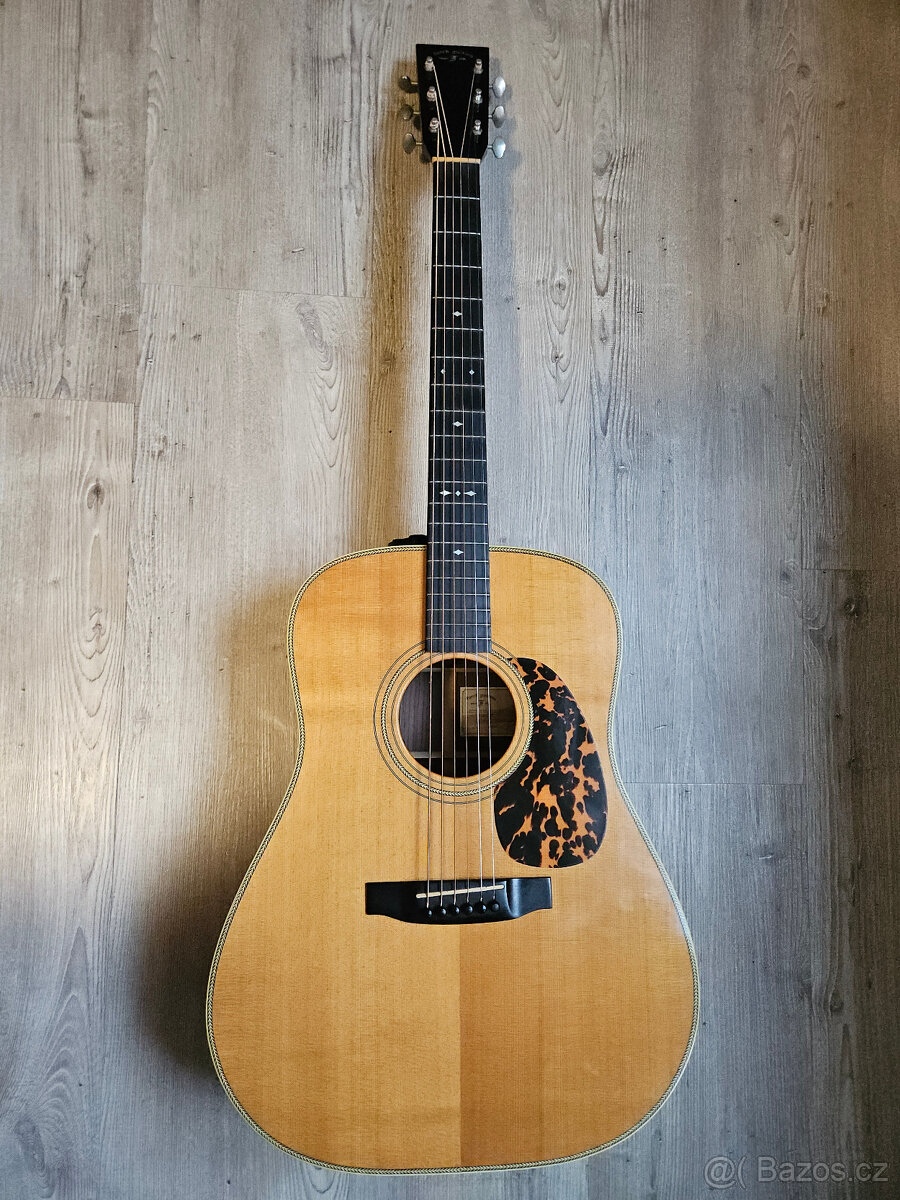 FURCH D-33 SR, na který hraje i Leicht z COPu