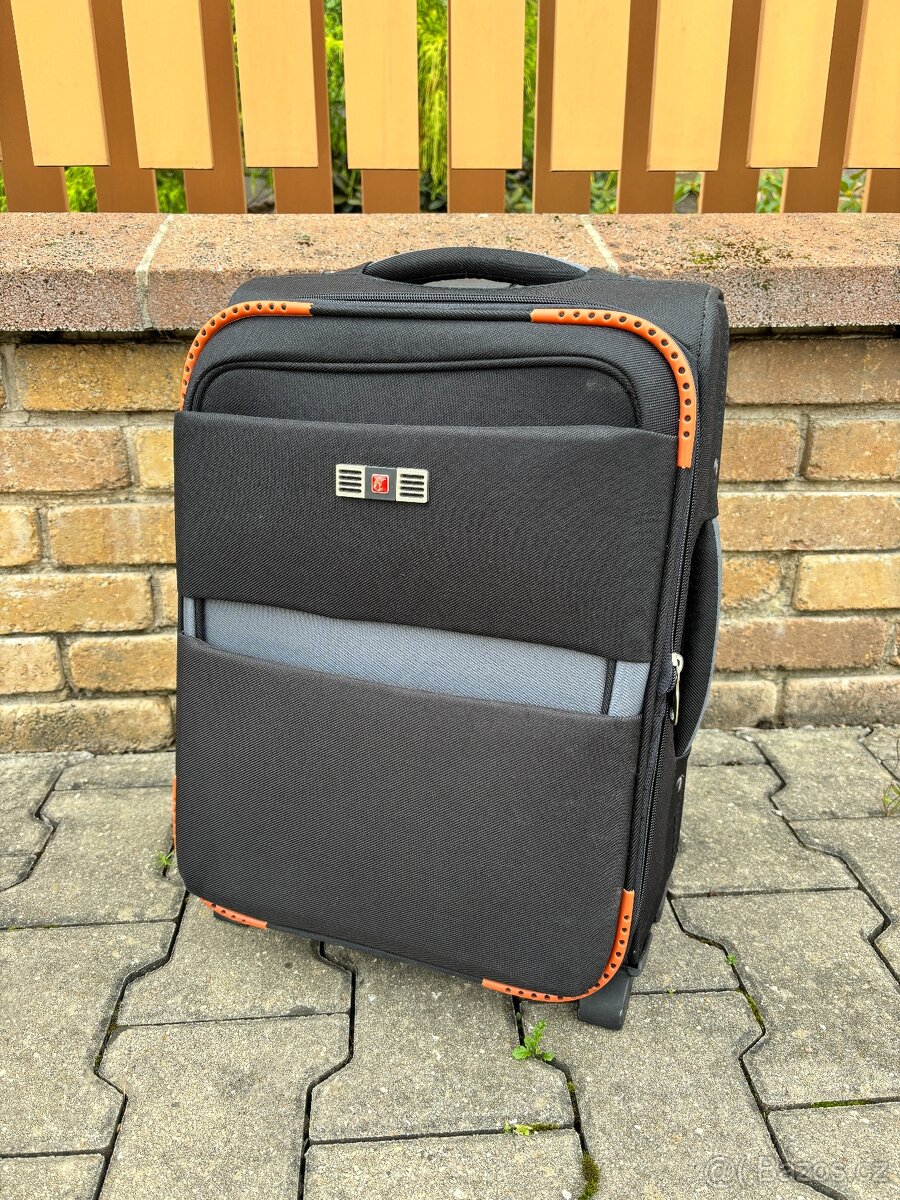 Cestovní příruční kufr