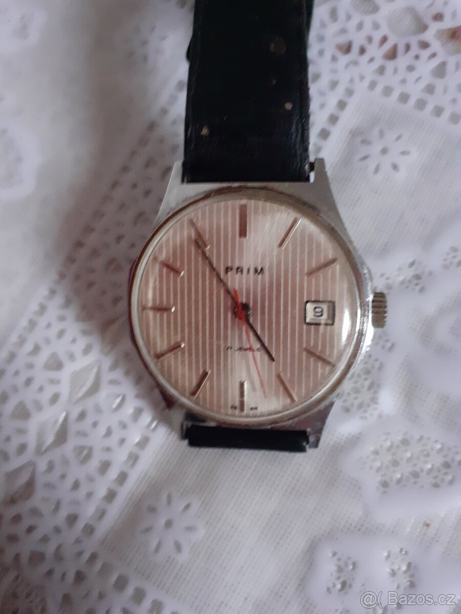 Retro hodinky prim pyžamo