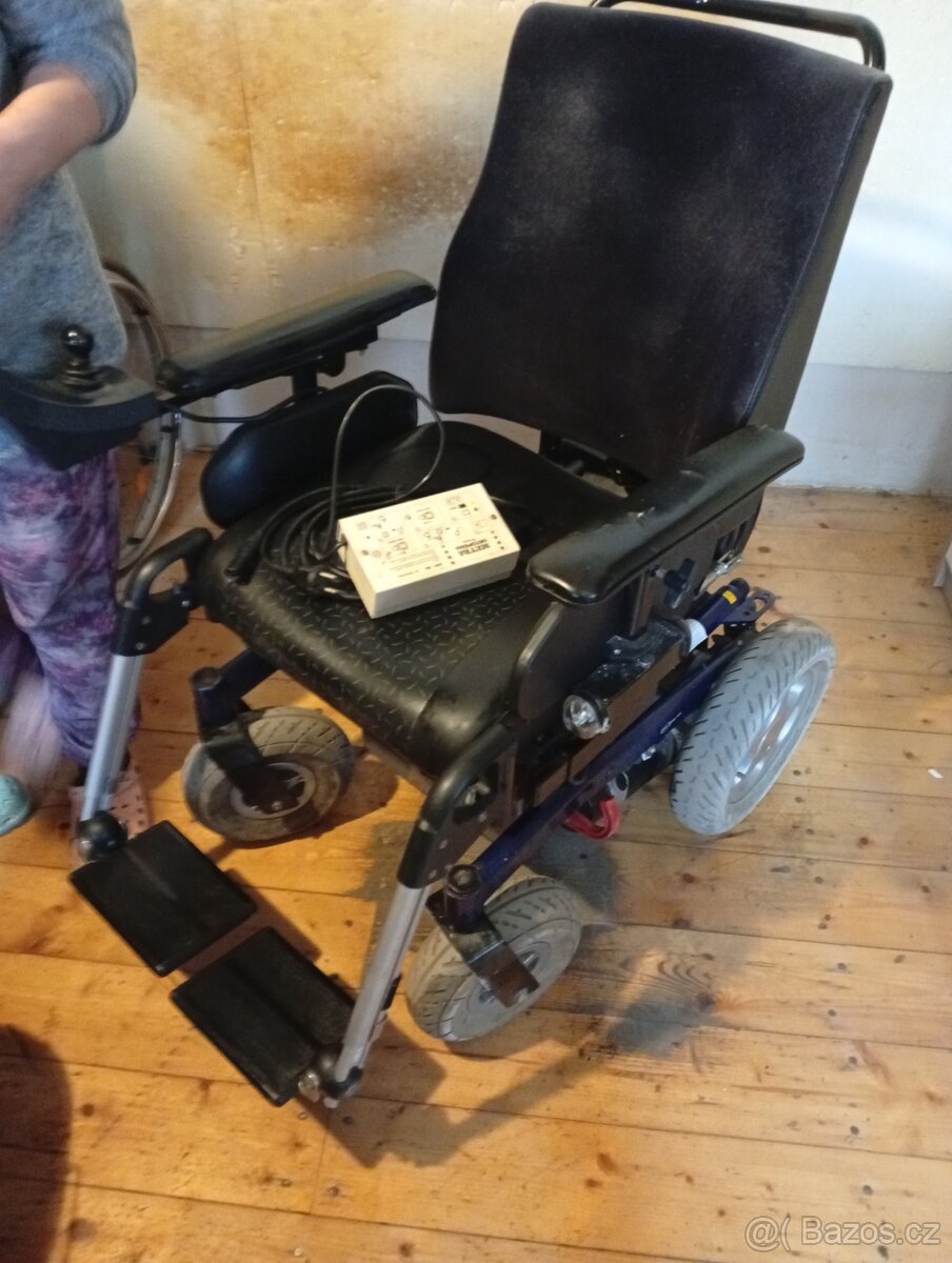 Vozík invalidní elektrický