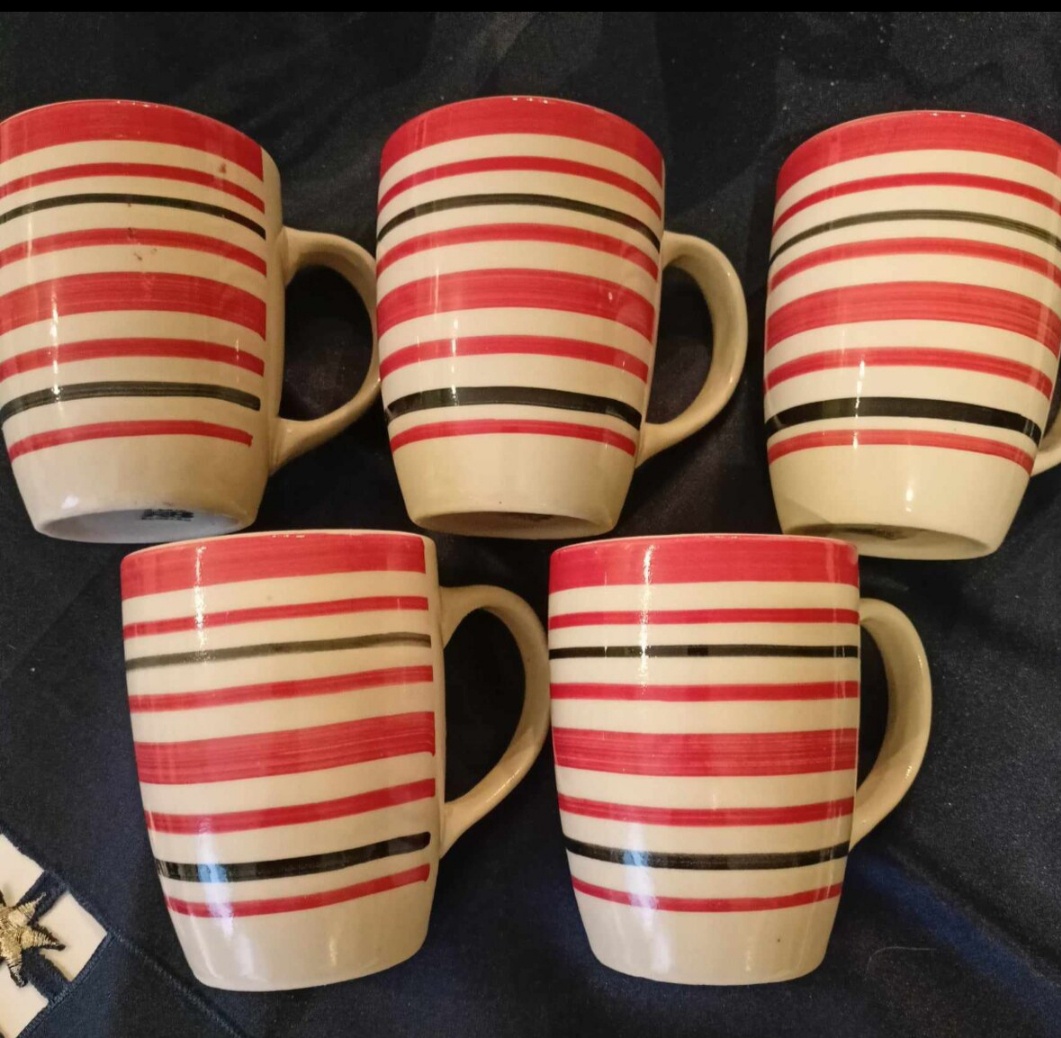 Hrnečky a košíček