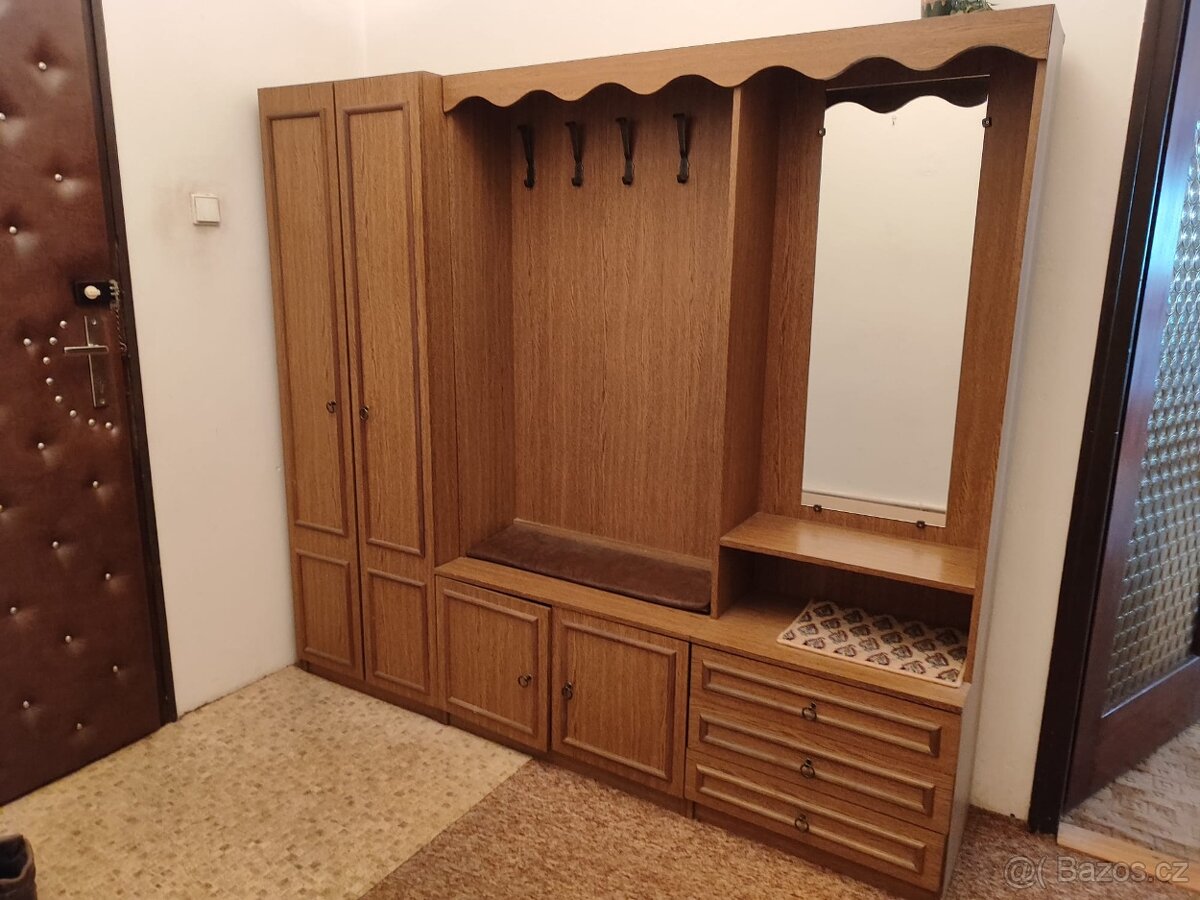 Předsíňová stěna za odvoz.