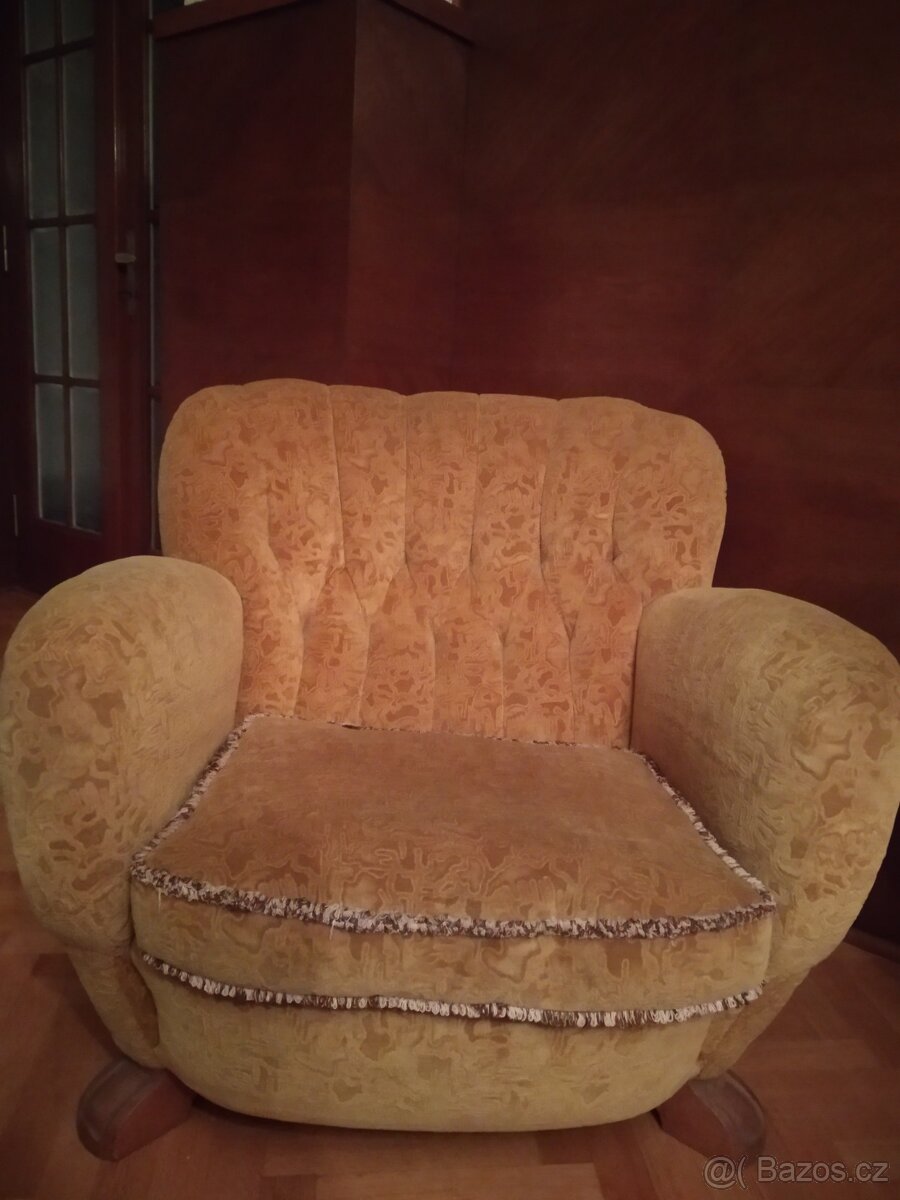 Čalouněné křeslo
