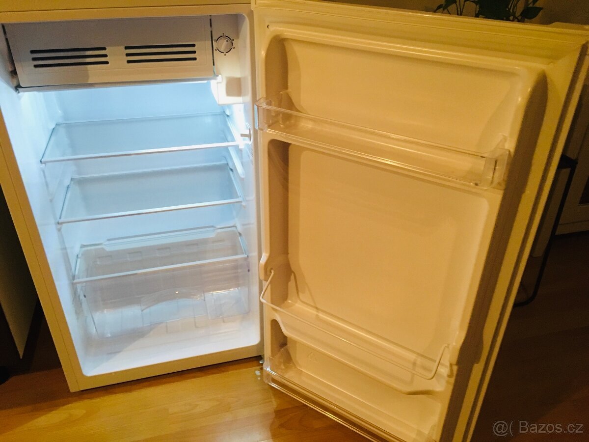 Malá lednička zn. Candy