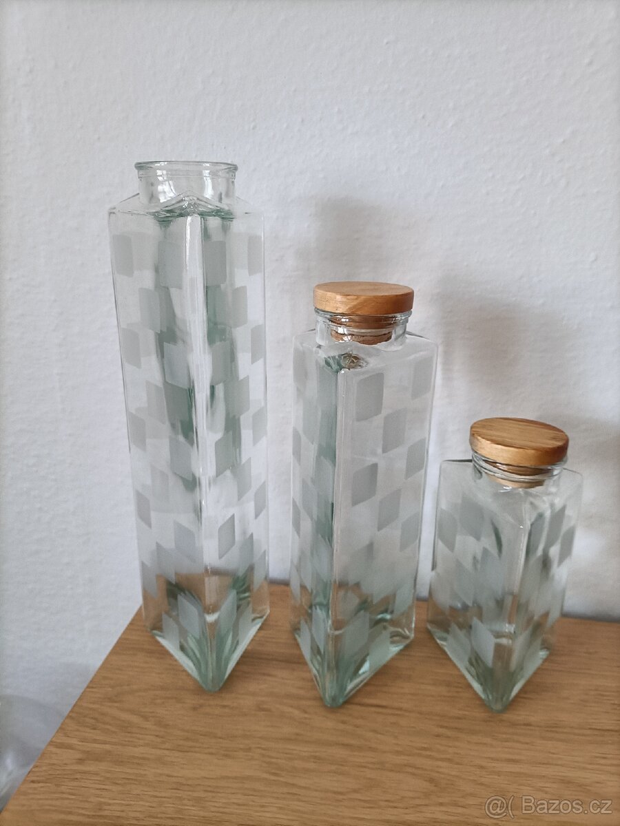 Skleněné dózy, nádoby, dekorace