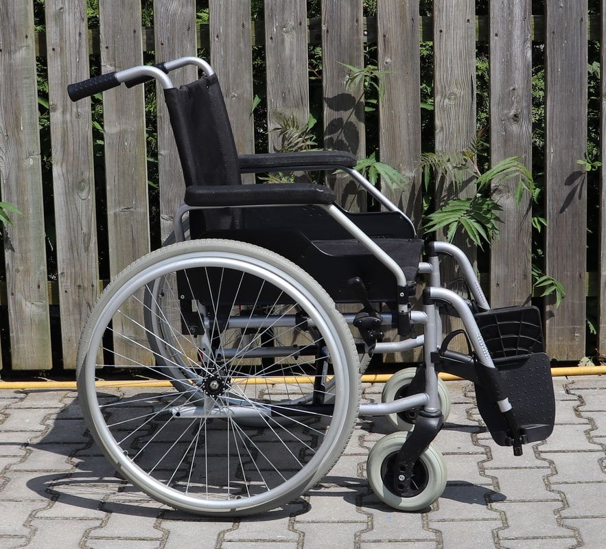 032-Mechanický invalidní vozík Meyra.