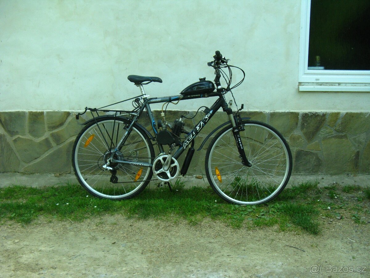 Trekové kolo s pomocným motorem