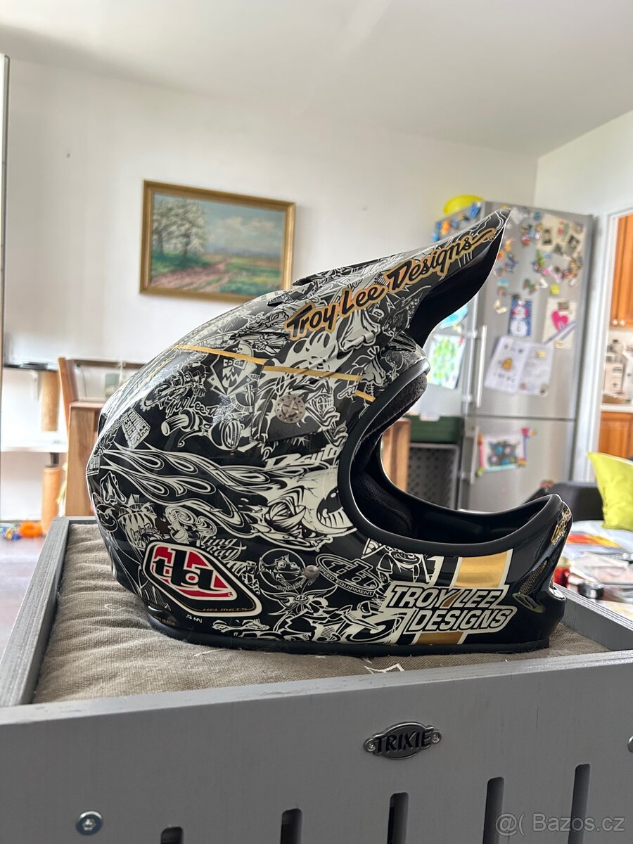 Troy Lee Designs D2 Carbon
