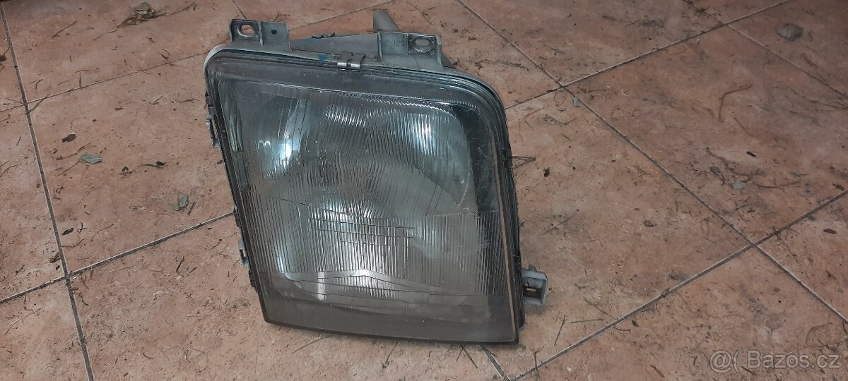 Prave predni svetlo vw LT 2D1941016