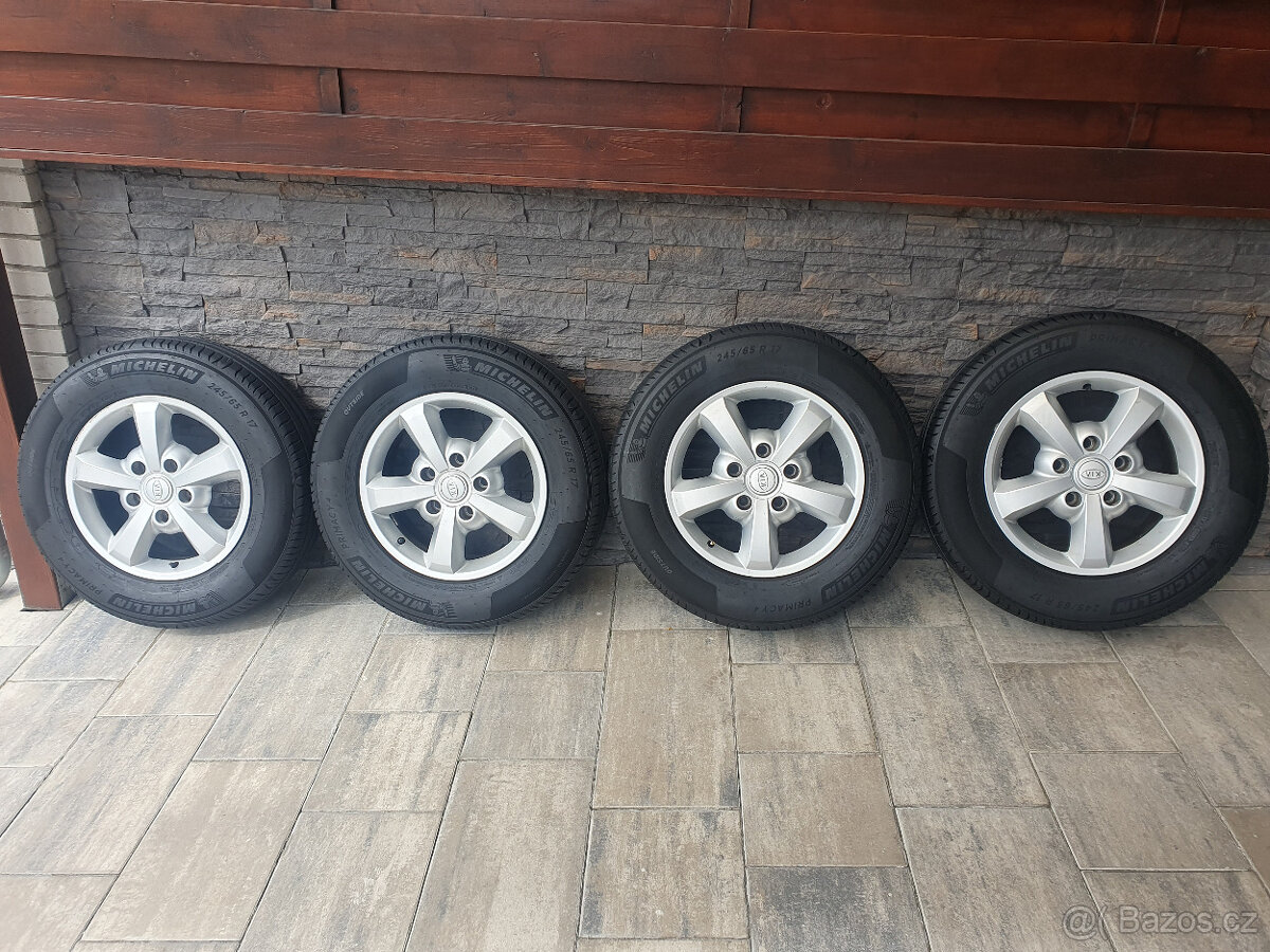 KIA SORENTO ORIGINÁLNÍ ALU KOLA 245/65/17 111H
