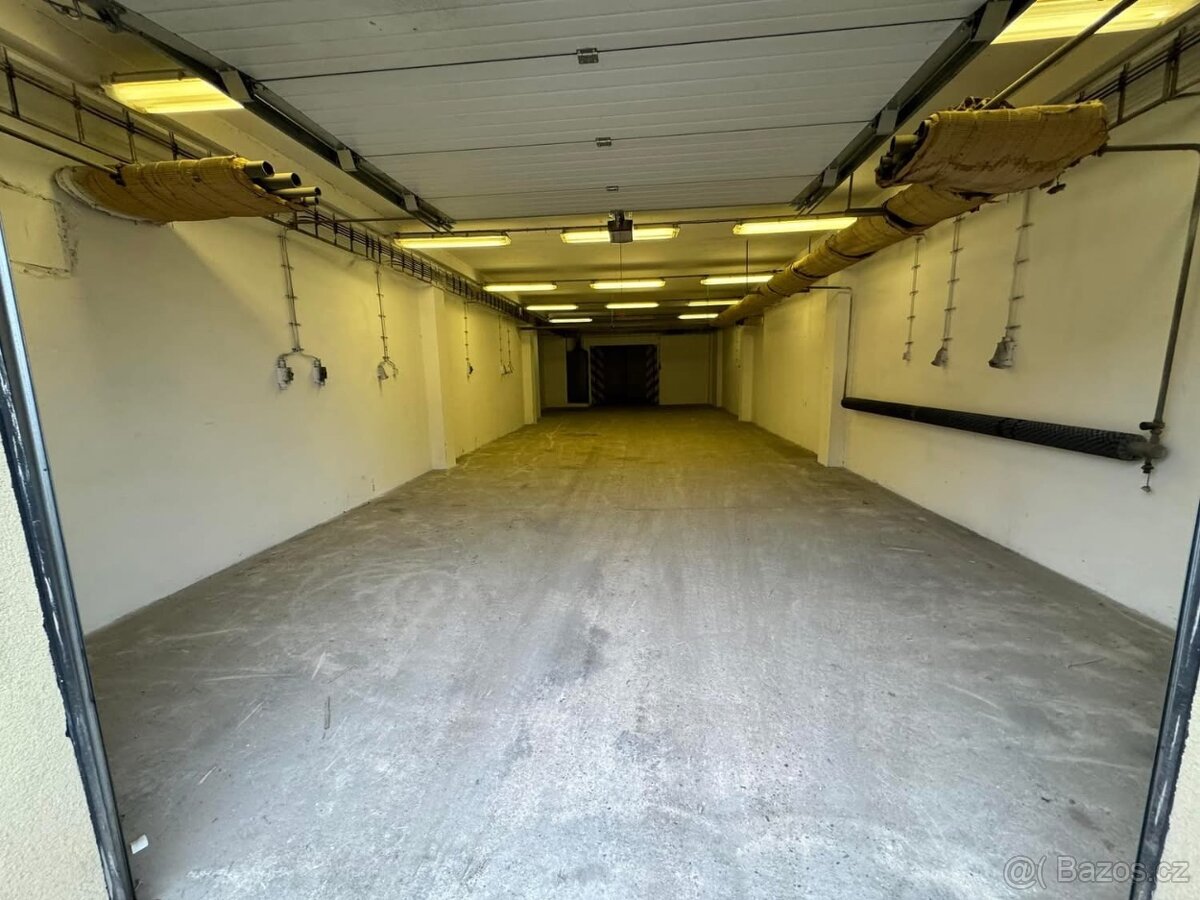 Pronajem SKLADU/GARÁŽE/120m2/Klidný a hlídaný areál