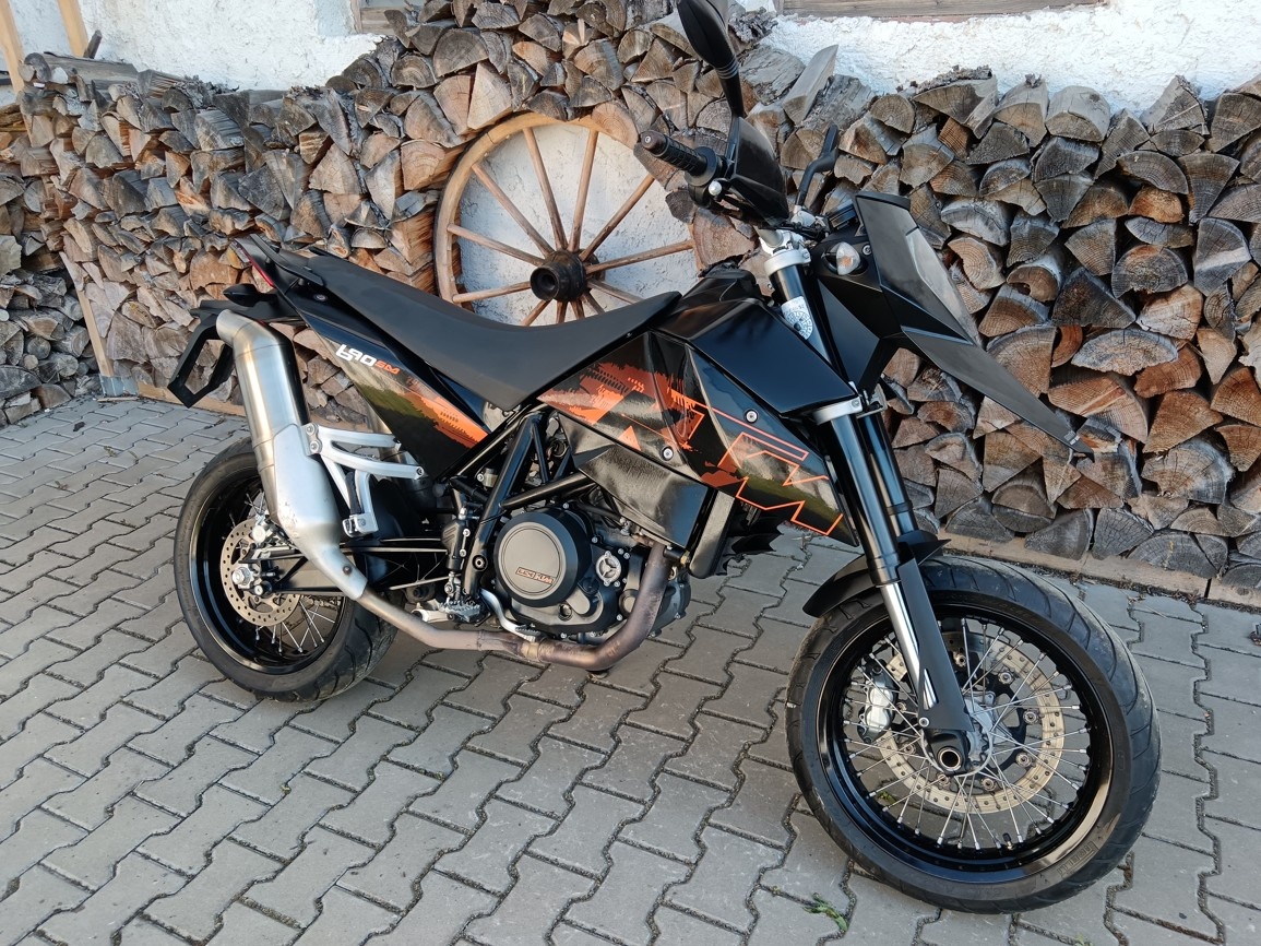KTM 690 SM supermoto