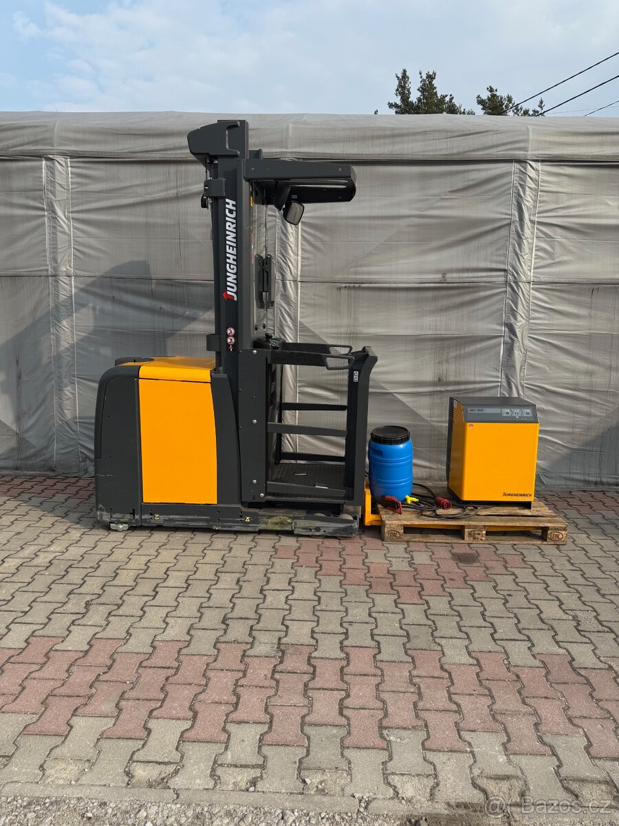 Jungheinrich EKS 210 Z + F Vysokozdvižný vozík pro vychystáv