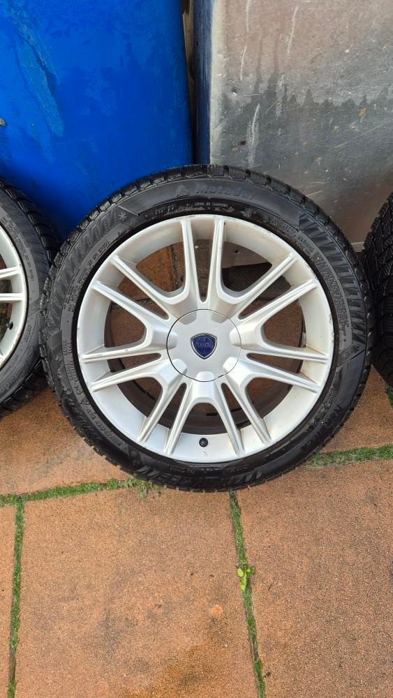 Alu kola Lancia zimní pneumatiky R17 4x98