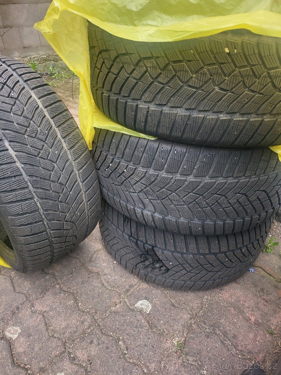 Zimni pneu Goodyear Ultragrip Perfomance 295 35 21