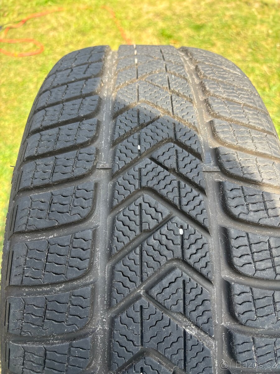 Zimní pneu 235/40 R18 95V
